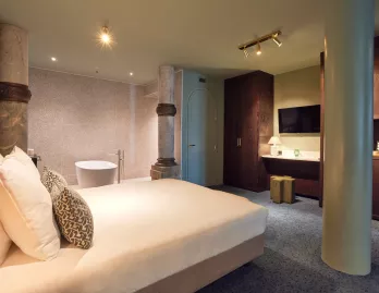 Luxe kamer met apart ligbad zwanger.jpg